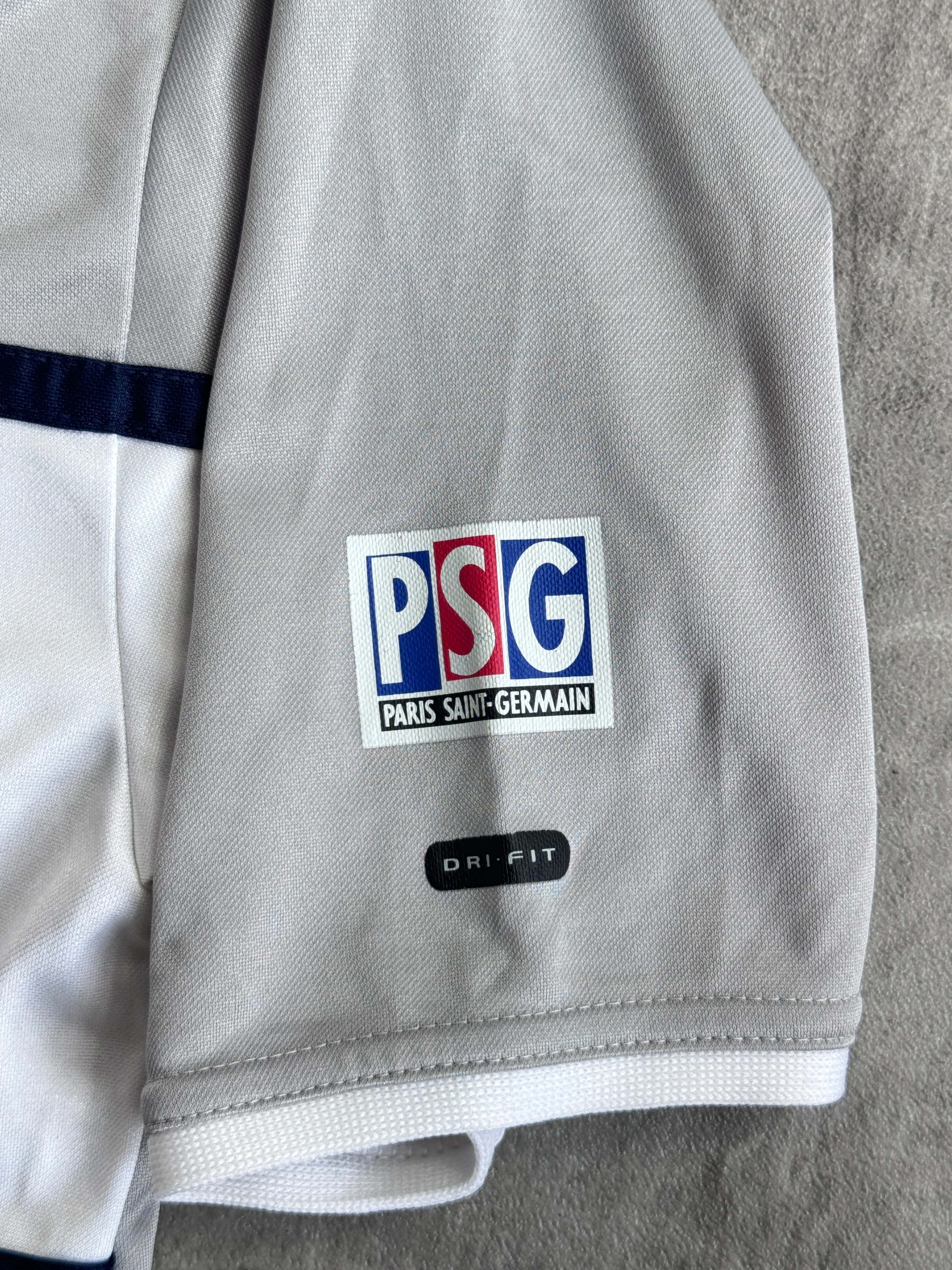2001/02 PSG Away Nike Football Shirt - Image 3