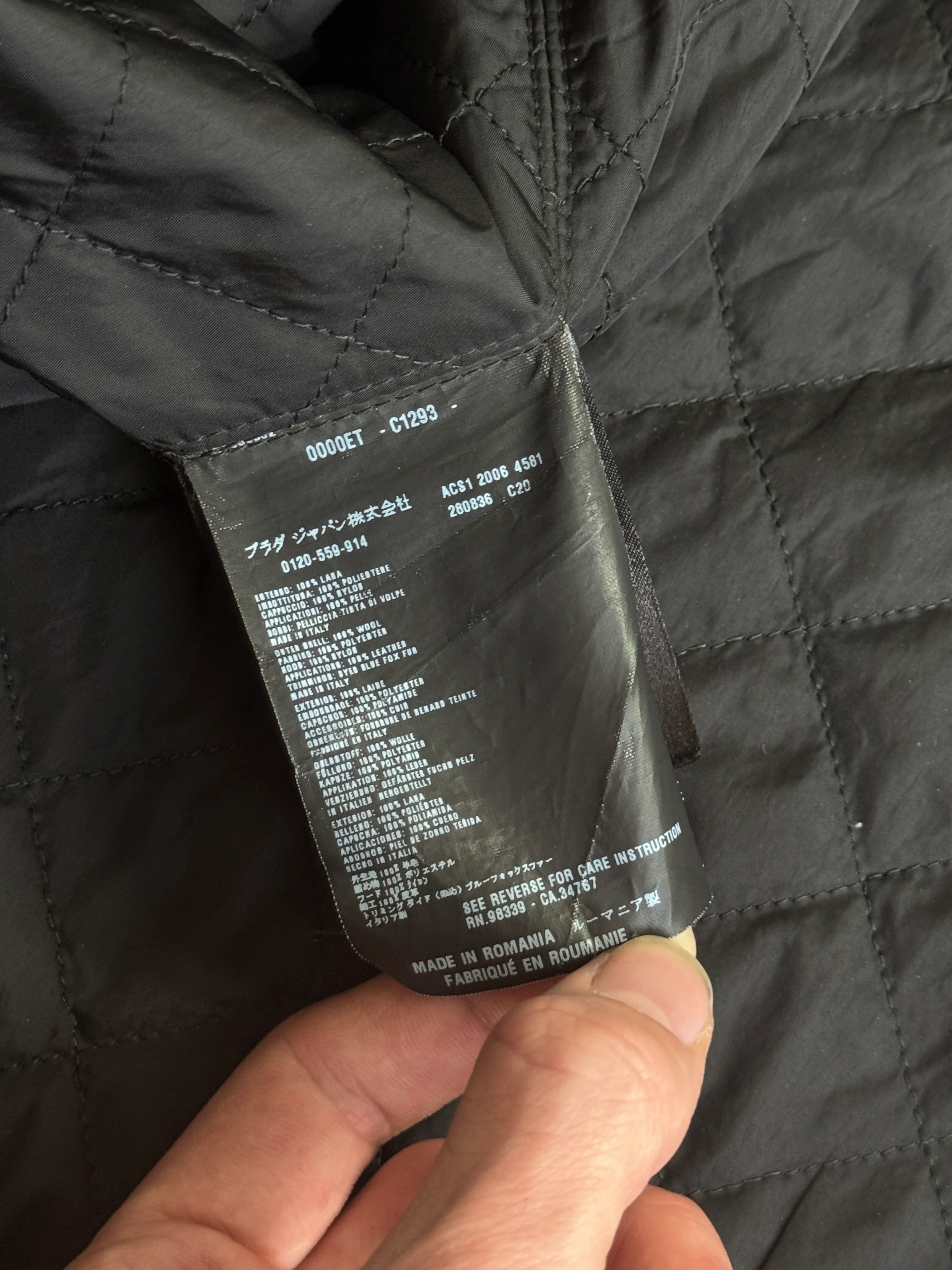 A/W 2006 Prada Grey Fox Fur Wool Modular Jacket - Image 3